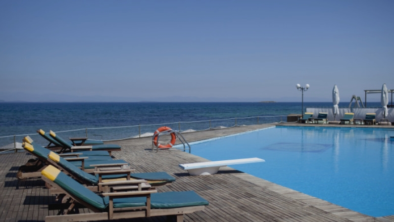 Grecii aleg să călătorească în afaceri din cauza creșterii prețurilor în turismul local 1 grecii merg in vacante in strainatate pentru ca turismul s a scumpit prea mult la ei in tara 68ae85021c3c4