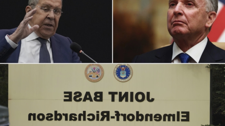 O întâlnire de vârf: liderii lui Putin și proaspeții reprezentanți ai lui Trump se reunesc în Alaska 1 greii lui putin si novicii lui trump membrii delegatiilor rusa si americana care se vad in alaska 689f238fca93b