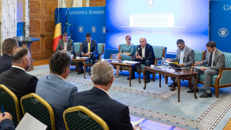 Guvernul analizează o majorare de 70% a impozitelor locale. Ce alte strategii sunt planificate pentru sprijinirea bugetelor primăriilor? 1 guvernul ia in calcul cresterea cu 70 a taxelor locale ce alte masuri sunt prevazute pentru a consolida bugetele primariilor 689220d7aa8eb