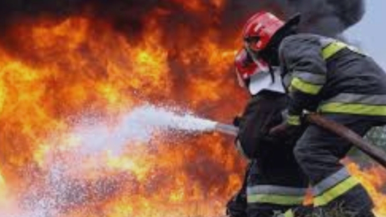 Flăcări devastatoare la Glina: 14 echipaje de pompieri mobilizate, alertă RO-Alert activată 1 incendiu de proportii la glina pompierii intervin cu 14 autospeciale a fost emis mesaj ro alert 68b1ada219621