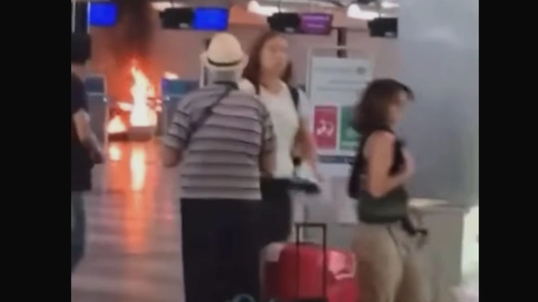 Focul izbucnește pe aeroportul din Milano: un bărbat provoacă haos în zona de check-in 1 incidente pe aeroportul din milano un barbat a dat foc la zona de check in video 68a5ebaf7afab