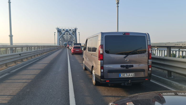 Infotrafic: Cozi la ieșirea din țară pe podul Giurgiu - Ruse. Descoperă rutele ocolitoare disponibile 1 infotrafic aglomeratie la iesrea din tara pe podul giurgiu ruse ce rute alternative