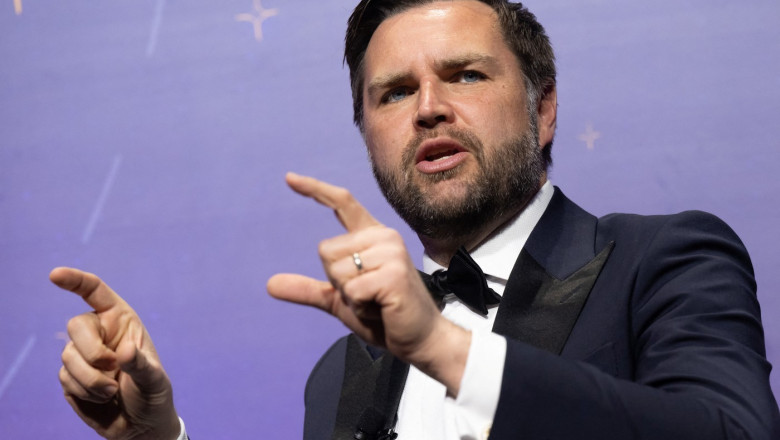 JD Vance, candidatul preferat pentru alegerile prezidențiale din SUA, conform estimărilor caselor de pariuri 1 jd vance este favoritul urmatoarelor alegeri prezidentiale americane potrivit caselor de pariuri 688ce8e252889