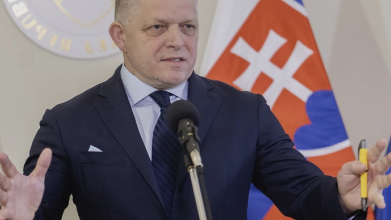 Slovacia în două fețe: în timp ce premierul pro-rus Fico critică Kievul, țara își îmbogățește arsenalul prin vânzări către Ucraina 1 jocul dublu al slovaciei in timp ce premierul pro rus fico ataca kievul tara sa vinde armament ucrainei 68a2d9e239a08