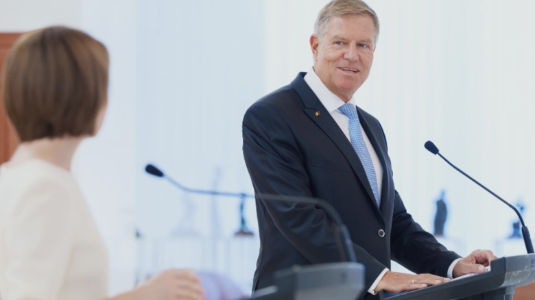 Klaus Iohannis, între suspiciuni de intervenție estetică: reacțiile românilor și expertiza specialiștilor 1 klaus iohannis banuit ca si a facut o operatie estetica ce spun specialistii si cum au reactionat romanii 68af176f82520