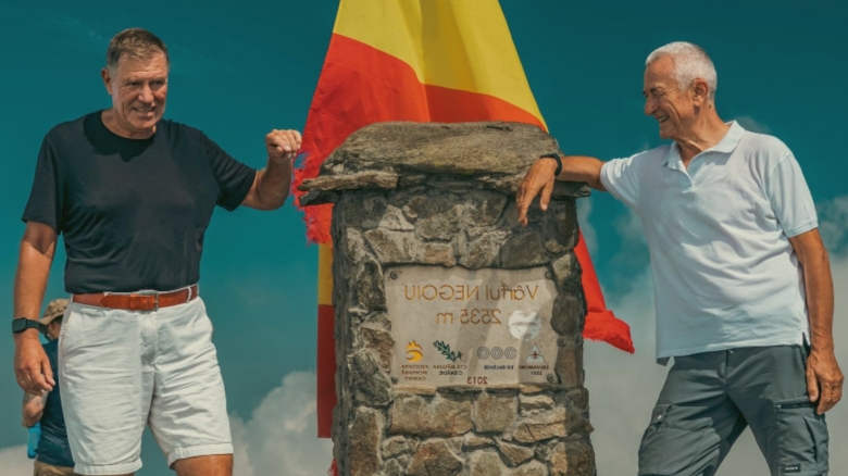 Klaus Iohannis s-a retras în munți, în timp ce ANAF îi solicită returnarea a aproximativ 1 milion de euro din închirieri 1 klaus iohannis s a refugiat in munti in timp ce anaf ii cere sa restituie circa 1 milion de euro din chirii foto 68a320ec5bccd