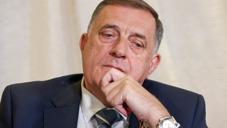 Conducătorul sârbo-bosniac a fost deposedat de funcție, fiind condamnat la un an de detenție 1 liderul sarbilor din bosnia a ramas fara mandat dupa ce a fost condamnat la un an de inchisoare 68933fc969f86