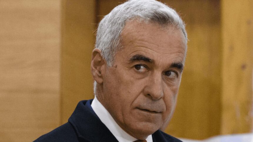 Strategiile sistemului în fața valului suveranist: Atacuri concertate împotriva lui Călin Georgescu 1 manevrele sistemului impotriva valului suveranist noi atacuri orchestrate asupra lui calin georgescu 68b2aab030d6b