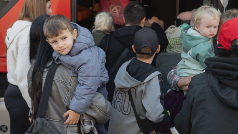 Deportarea masivă a ucrainenilor: Trump intenționează să trimită acasă 120.000 de refugiați. Ce stă în spatele acestei decizii? 1 marea deportare a ucrainenilor trump se pregateste sa expulzeze 120 000 de refugiati care sunt motivele 689f2cf583c83