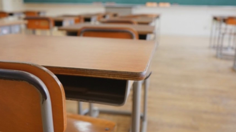 Bolojan impune reguli dure! Zeci de copii din Lopătari vor parcurge 10 km pe jos spre școală, pe un traseu presărat cu urși 1 masurile lui bolojan lovesc dur zeci de copii din lopatari vor merge 10 km pe jos la scoala pe un drum plin de ursi 68b1451cd9342