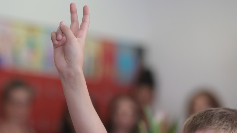 Ministerul Educației introduce modificări în sistemul burselor școlare pentru elevi. Ce conține noul proiect? 1 ministerul educatiei propune noi reguli pentru bursele scolare ale elevilor ce prevede proiectul 689d99f42625a