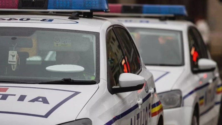 Un adolescent de 14 ani a fost atacat la gât de partenerul mamei sale. Bărbatul a fost arestat pentru tentativă de omor 1 minor de 14 ani ranit la gat cu un cutit de concubinul mamei sale individul a fost retinut pentru tentativa de omor 68ac5b408ec10