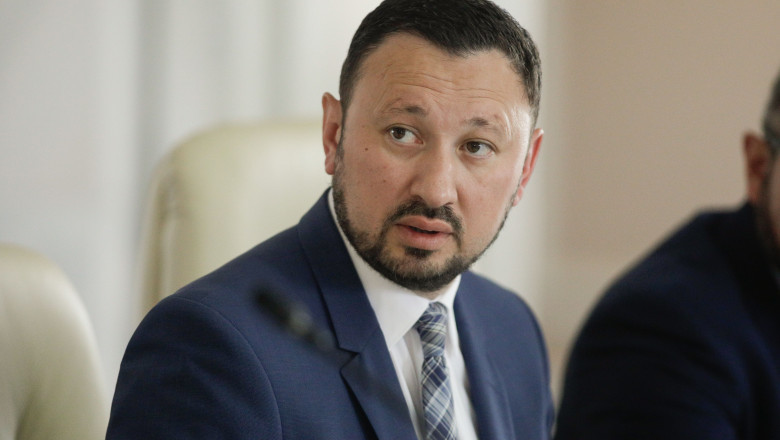 Mircea Fechet, reacție dură la adresa șefei CSM care consideră insuficientă o pensie de 11.000 de lei: O viziune distorsionată, alimentată de aroganță și nepotism 1 mircea fechet atac la sefa csm care crede ca o pensie de 11 000 lei e mica o realitate paralela construita pe aroganta misecuvenism 688f097e4eca7