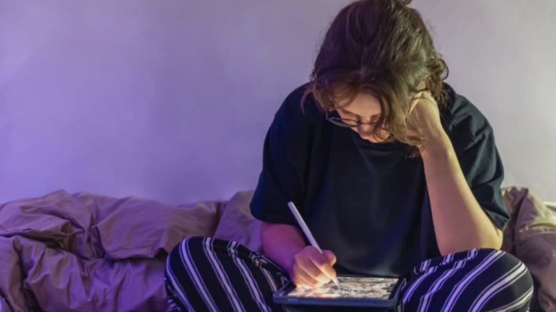 De ce tot mai mulți tineri aleg să se retragă în propriile camere: „Simt o presiune intensă de a se integra social.” 1 motivele pentru care tot mai multi adolescenti se izoleaza in camerele lor simt presiuni puternice de implinire sociala 68a6fef2588fc