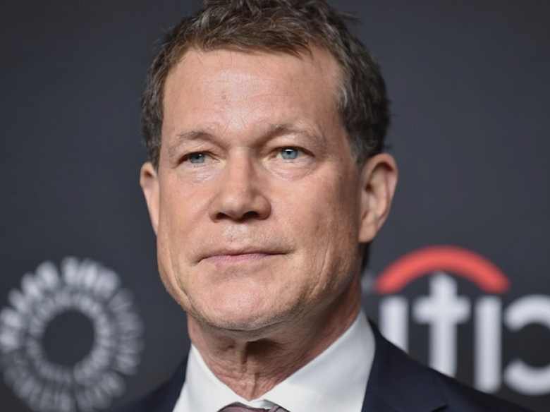 Actorul Dylan Walsh din 'Nip/Tuck', implicat într-un accident auto și sancționat de poliție 1 nip tuck star dylan walsh behind wheel issued tickets after car crash 68a7803f6bcea