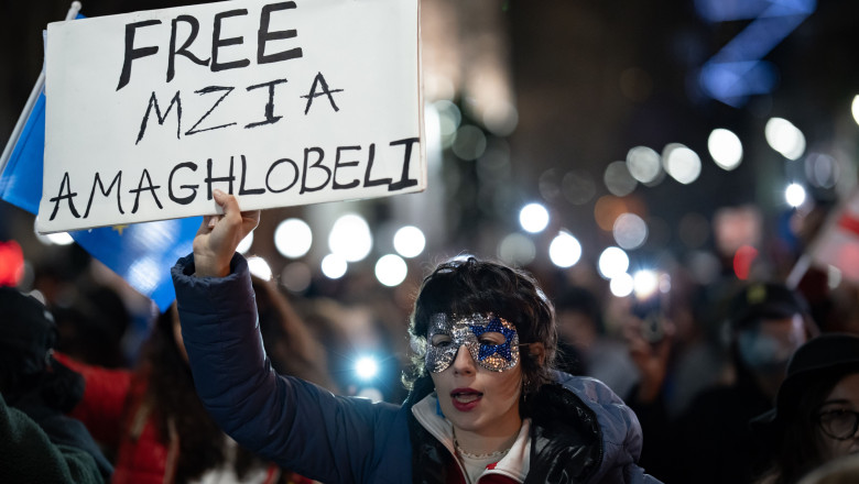 O jurnalistă din Georgia a primit o pedeapsă de doi ani de detenție pentru agresarea unui agent de poliție 1 o jurnalista din georgia a fost condamnata la 2 ani de inchisoare pentru ca a lovit un politist 6893a9acde0fa