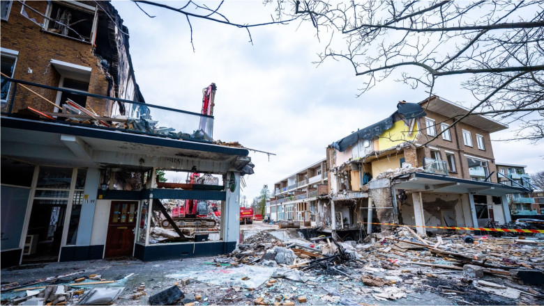 O națiune europeană se confruntă cu nopți de groază din cauza explozilor frecvente. Ce a generat această intensificare a atacurilor cu bombe? 1 o mica tara din europa a ajuns sa fie zguduita de explozii in fiecare noapte de ce a crescut atat de mult numarul atacurilor cu bomba 689abe51d6b0b