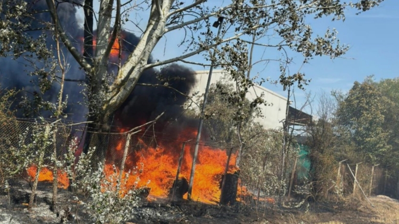 Explozia unei roți de camion pe E70 a generat un incendiu devastator în apropierea Alexandriei 1 o roata de camion care a explodat pe e70 a provocat un incendiu de proportii langa