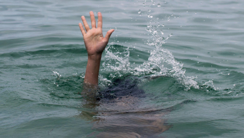 O tânără din Craiova, salvată de la înec în Creta de un polițist din Sebeș aflat în vacanță 1 o tanara din craiova a fost salvata de la inec in creta de un politist din sebes aflat in concediu 689666e8a0c2a