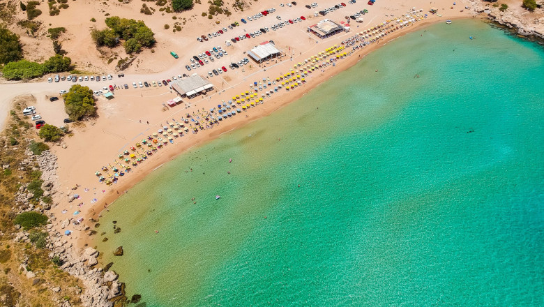 O turistă britanică s-a volatilizat dintr-o vacanță grecească, iar căutările s-au intensificat pe mare și pe uscat 1 o turista britanica a disparut misterios de pe sezlong pe o plaja din grecia autoritatile desfasoara cautari pe mare si pe uscat 6891d2d1d1a91