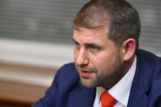 oligarhul fugar ilan sor promite 3 000 de dolari pe luna protestatarilor antiguvernamentali din moldova reactia politiei 689a2f0639810