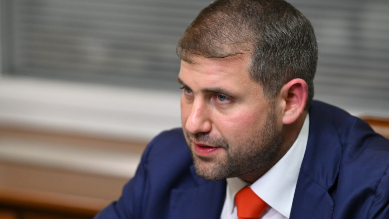 Oligarhul fugit Ilan Șor oferă 3.000 de dolari lunar protestatarilor anti-guvernamentali din Moldova. Răspunsul autorităților 1 oligarhul fugar ilan sor promite 3 000 de dolari pe luna protestatarilor antiguvernamentali din moldova reactia politiei 689a2f0639810