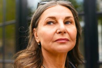 parents who arent close to their adult kids usually made these 11 small mistakes 6890feb09e604