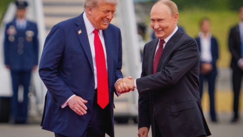 „Paria devine un aliat: Cum Putin a fost întâmpinat cu căldură în Alaska, conform analizei Sky News.” 1 paria arata mai degraba ca un partener analiza sky news a primirii calduroase de care s a bucurat putin in alaska 68a0005ca90ad