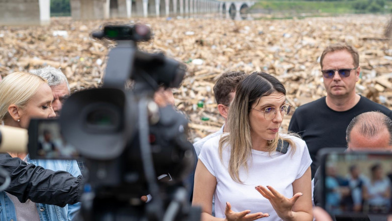 Peste 200 de salvatori se mobilizează la Borca și Fărcașa în urma inundațiilor. Diana Buzoianu: „Neamțul ascunde o amenințare iminentă.” 1 peste 200 de persoane intervin la borca si farcasa dupa inundatii diana buzoianu la neamt e o bomba cu ceas 688cca44d23be