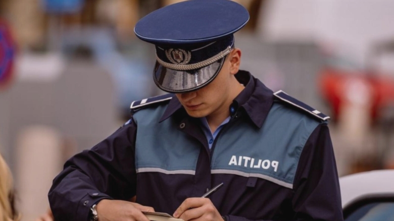 Conflict pe șosea: Un polițist a fost atacat de un șofer în timpul unei opriri rutiere. Ce a declanșat incidentul? 1 politist agresat de un barbat in timpul unui control rutier de la ce a pornit totul 68b08ea9468ce