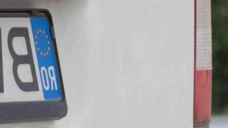 Poliția le face viața mai ușoară șoferilor: plăcuțele de înmatriculare vor fi livrate direct la ușa lor 1 politistii au decis sa ii scuteasca pe soferi de un drum in plus placutele de inmatriculare vor ajunge direct acasa 68b2c23f384e9