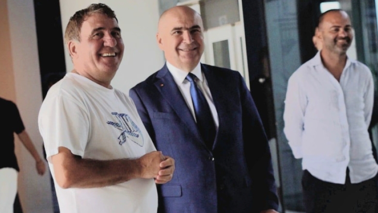 Premierul Bolojan, oaspete de seamă la Academia Hagi și complexul sportiv Farul 1 premierul bolojan in vizita surpriza la academia hagi si baza sportiva farul 689f64b725f0d