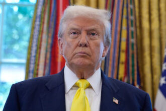 pretul aurului a atins un nou record istoric tarifele impuse de donald trump ar putea zgudui piata metalelor pretioase 6896e82a02480