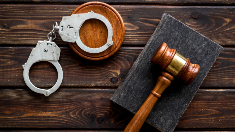 Procurorul implicat în tentativa de a salva un preot acuzat de viol asupra unei minore va fi judecat. Care sunt acuzațiile formulate împotriva sa? 1 procurorul care a incercat sa scape un preot de dosarul de viol asupra unei minore a fost trimis in judecata ce acuzatii i se aduc 688cc2d3361c8