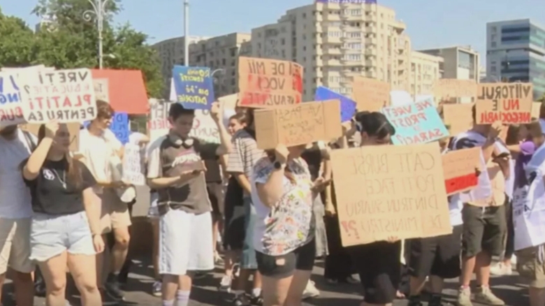 Studenții ies din nou în stradă. Mesajul ANOSR: „Anul academic nu poate debuta în aceste condiții!” 1 protestele studentilor continua avertisementul anosr anul universitar nu poate incepe asa 68ad84719ea09