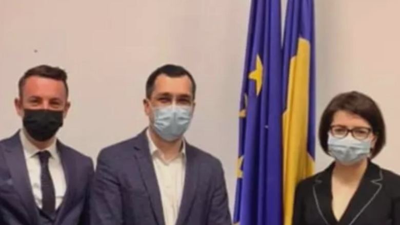 PSD a obținut victoria în disputa cu Vlad Voiculescu, în contextul scandalului privind miliardul de euro destinat vaccinurilor anti-COVID 1 psd a castigat procesul cu vlad voiculescu in scandalul legat de miliardul de euro alocat pentru vaccinurile anti covid 68ab0553abb2f