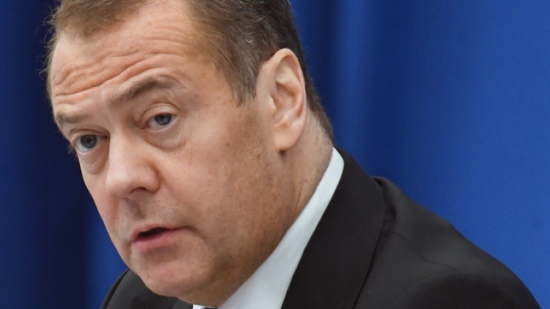 Răspunsul lui Medvedev după întâlnirea Putin-Trump din Alaska: Trei lecții învățate de fostul lider rus 1 reactia lui medvedev dupa summitul putin trump din alaska cele trei concluzii prezentate de fostul presedinte rus 68a07c99d4676