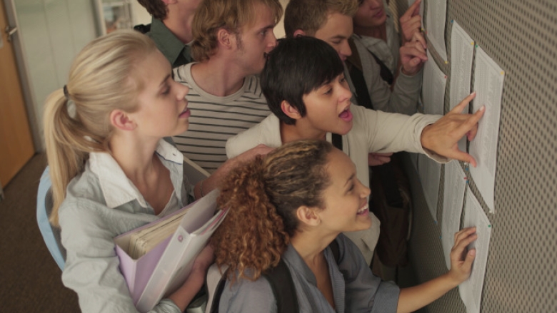 Notele inițiale ale bacalaureatului 2025, sesiunea de toamnă: când poți verifica rezultatele înainte de contestații 1 rezultate bacalaureat 2025 sesiunea de toamna la ce ora se afiseaza notele initiale inainte de contestatii 68a2b10ae9852