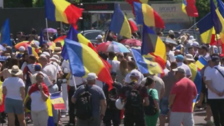 România se află la începutul unei transformări conservatoare, sub influența suveranismului. Un oficial maghiar afirmă: „Suveranismul câștigă teren în întreaga Europă!” 1 romania este in pragul unei revolutii conservatoare dominata de curentul suveranist oficial maghiar suveranismul ia amploare in toata europa 68a6fab9f3714