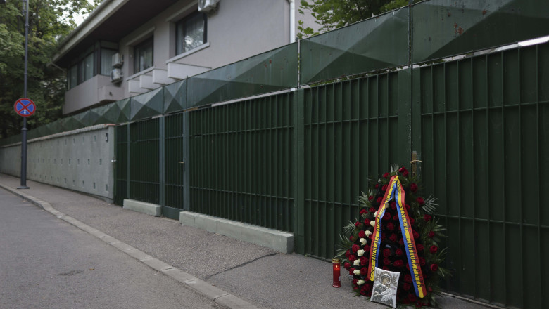 Românii pot să-și exprime respectul față de Ion Iliescu. Detalii despre programul ceremoniei oficiale de înmormântare 1 romanii ii pot aduce un ultim omagiu lui ion iliescu programul ceremoniilor stabilite de guvern in cadrul funeraliilor de stat 6892d6e0f2a38