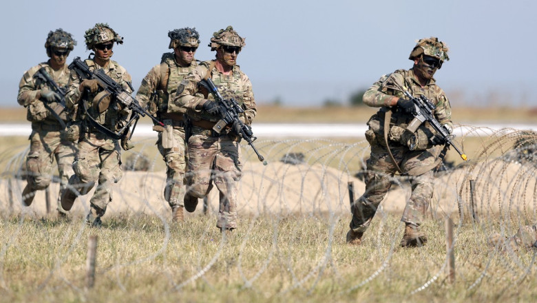 Polonia avertizează: Rusia solicită discuții privind diminuarea forțelor americane în Europa la summitul din Alaska 1 rusia vrea negocieri si pentru reducerea trupelor americane in europa la summitul din alaska avertizeaza premierul polonez 689cf0ef24ba4