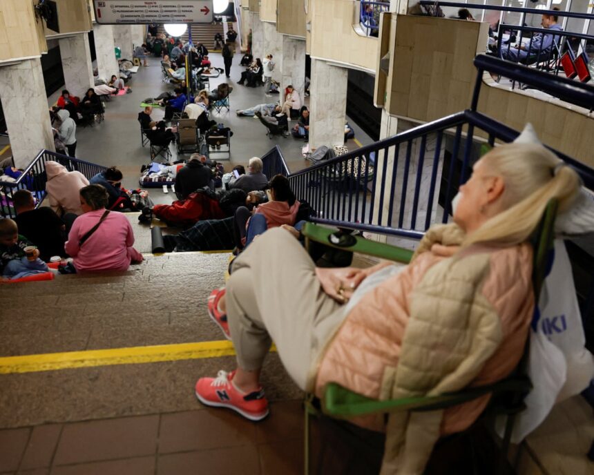 Rusia desfășoară o ofensivă devastatoare asupra Kievului, soldată cu opt victime fatale și zeci de răniți 1 russia launches massive attack on kyiv killing at least eight and wounding dozens 68affe8487344