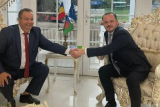 sanatatea a ajuns la palat ministrul rogobete in vizita la regele cioaba 68aa247b3abc5