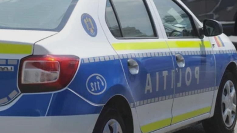 Scene uluitoare în Timiș: un bărbat de 75 de ani, prins de poliție în timp ce o vâna pe soția sa cu un cuțit 1 scene socante in timis un barbat de 75 de ani oprit de politisti in timp ce si alerga sotia cu un cutit 68ac91e19de13