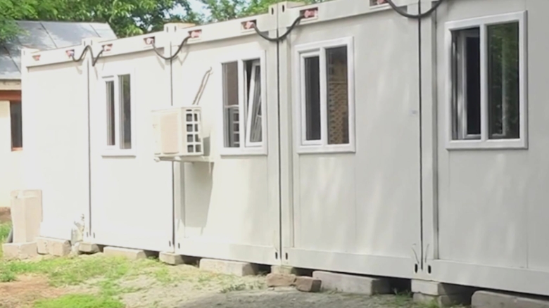 Școli fără autorizații, elevii se mută în containere. O situație scandalos de gravă în județul Maramureș 1 scoli fara avize elevii sunt asteptati in containere situatie revoltatoare in judetul maramures 68b13730cef4a