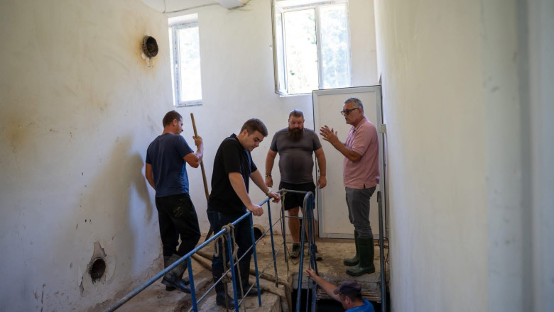 Conducătorul Consiliului Județean Suceava declară reluarea furnizării apei în Ostra, localitate grav încercată de inundații 1 seful consiliului judetean suceava anunta reluarea alimentarii cu apa in ostra comuna grav afectata de inundatii 689502a56c607