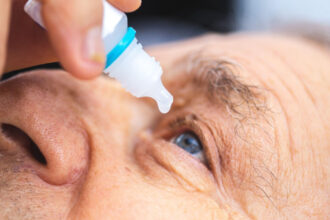 sua aproba primele picaturi pentru ochi care corecteaza vederea de aproape la adulti 689707de04870