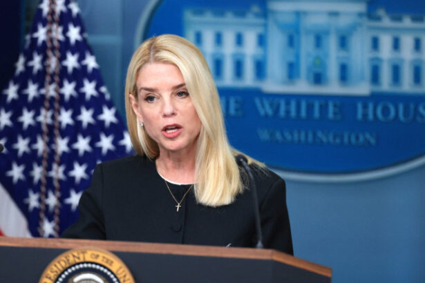 sua ofera o recompensa de 50 de milioane de dolari pentru arestarea unui presedinte de tara 68958e3bf1893