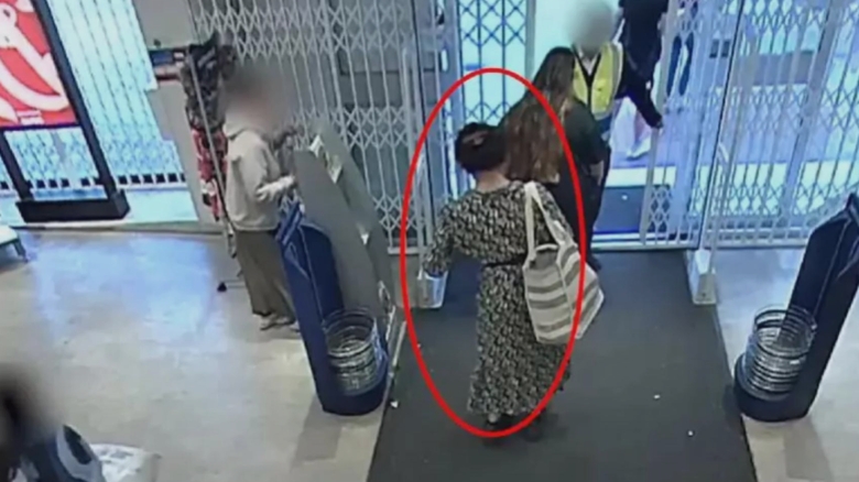 O mamă română din Londra, condamnată după ce a sustras cosmetice de lux în valoare de 350.000 de euro 1 tanara romanca condamnata in londra dupa ce a furat cosmetice de lux de 350 000 de euro bianca este mama a trei copii video 68b410789c7d8