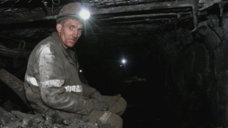 Nemulțumiri în Valea Jiului: minerii descoperă cu surprindere că salariile întârzie în ziua stabilită 1 tensiuni uriase in valea jiului minerii au aflat chiar in ziua de salariu ca nu vor primii banii la timp 68a5ae8c920a7